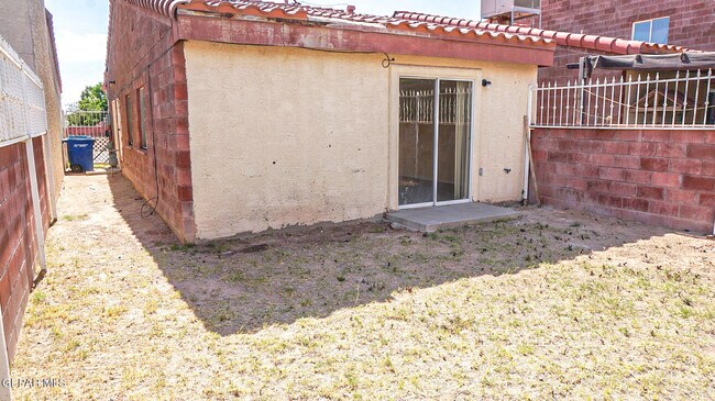 Building Photo - 3559 Oasis Dr