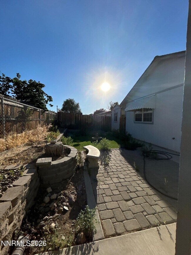 Building Photo - 559 Nader Wy