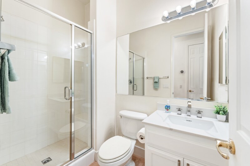 Building Photo - 65 Shoreline Dr