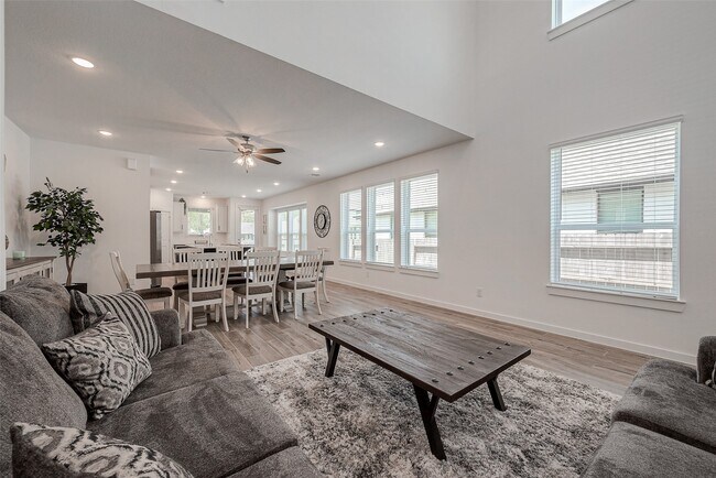 Building Photo - 430 W Cascade Heights Dr