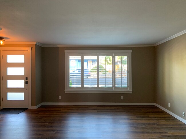 Building Photo - Gorgeously remodeled 2 bed 2.5 bath duplex...