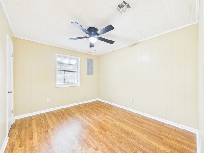 Building Photo - NEW ON MARKET  BREAUX BRIDGE!