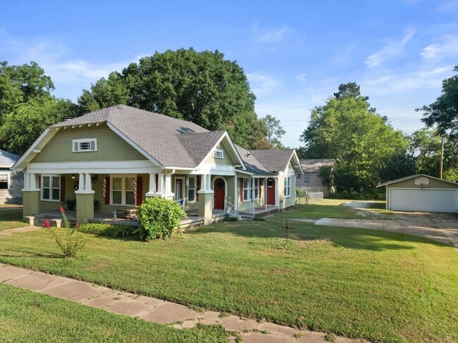 Building Photo - Available Now! Charming, Updated 3-Bedroom...