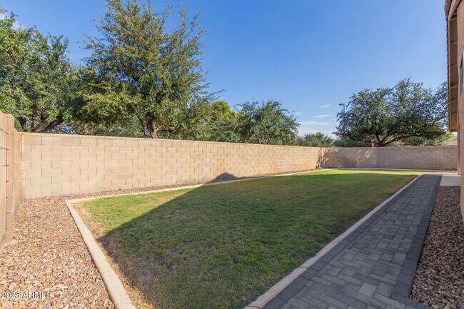 Building Photo - 3888 E Bancroft Ct