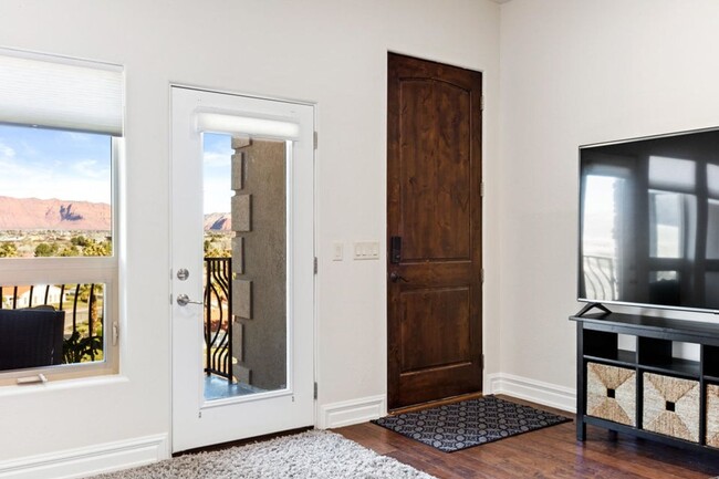 Building Photo - Bella Terrazza FURNISHED CONDO  --  Golf C...