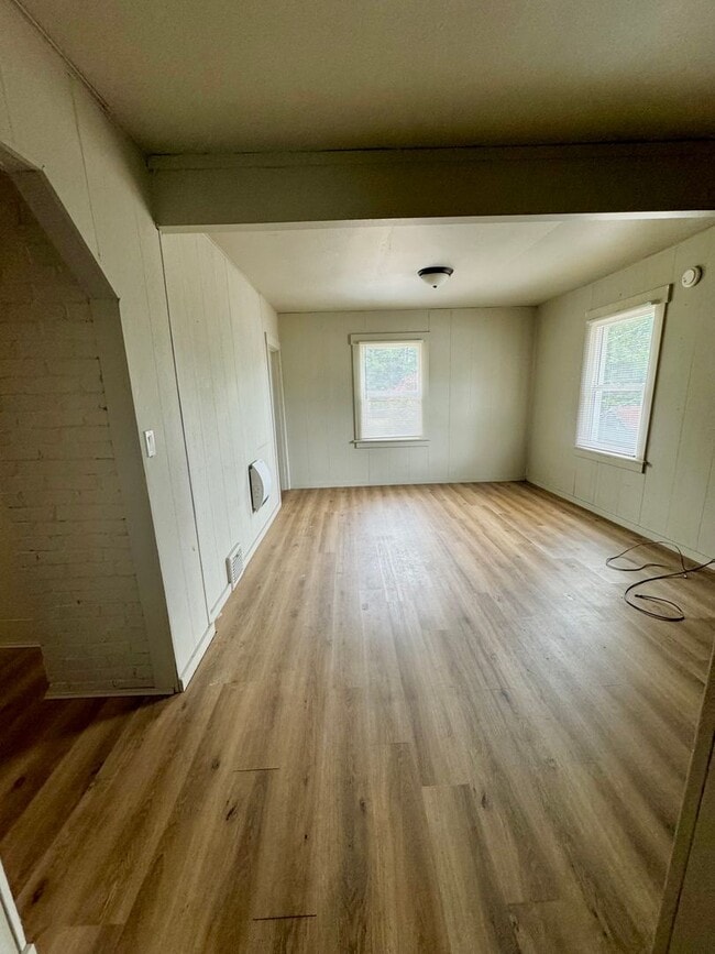 Building Photo - 1/2 off 1st Month's rent!  Newly Updated 2 Bedroom Apartment in Country Setting!