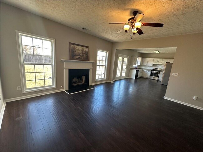 Building Photo - 590 Clairidge Ln SW