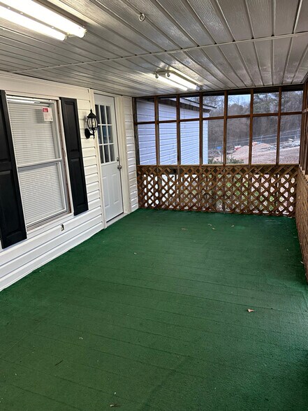 Building Photo - 546 Burnett Dr