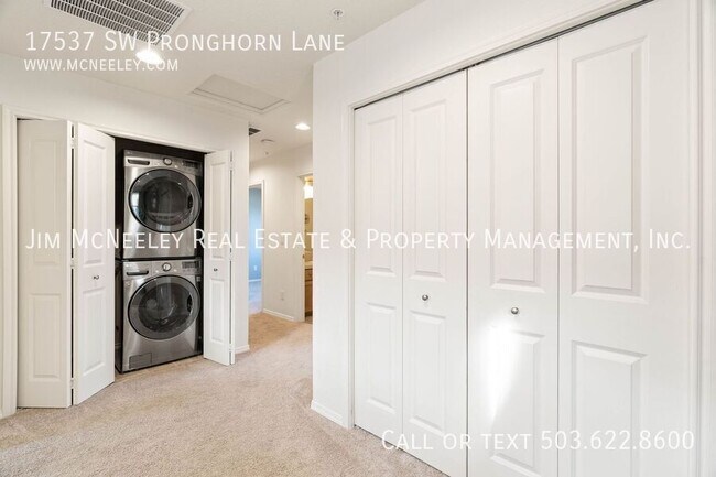 Building Photo - 17537 SW Pronghorn Ln