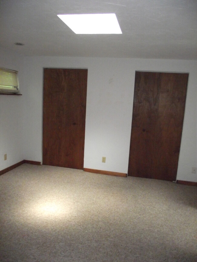 Building Photo - Close proximity to Lake Wauburg & Payne's ...