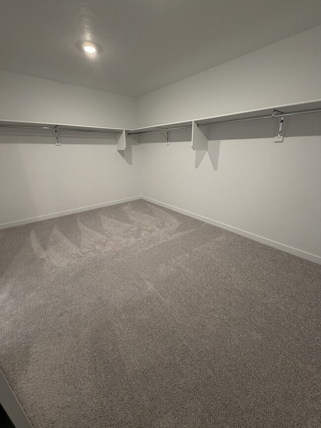 Building Photo - 273 Lightning Ave