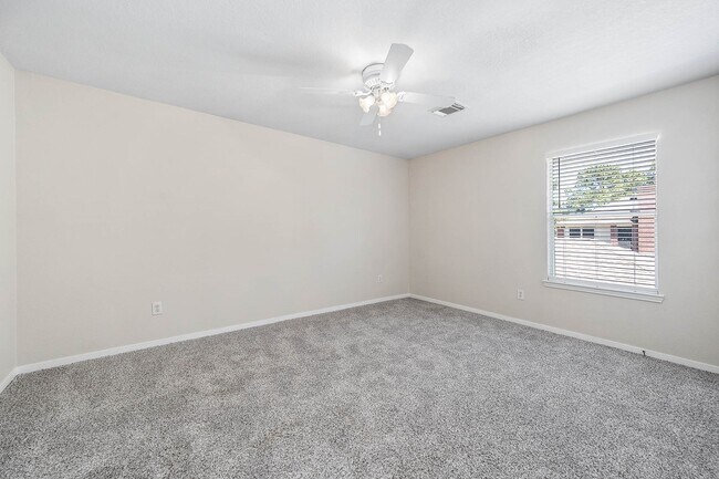 Building Photo - 7902 Feather Springs Dr