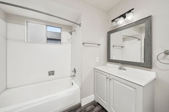Building Photo - Charming 1 Bedroom 1 Bath in Roseville, CA