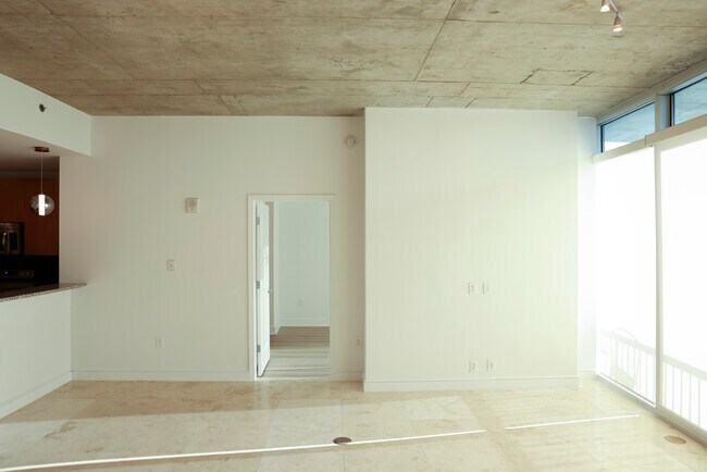 Building Photo - 950 W Peachtree St NW