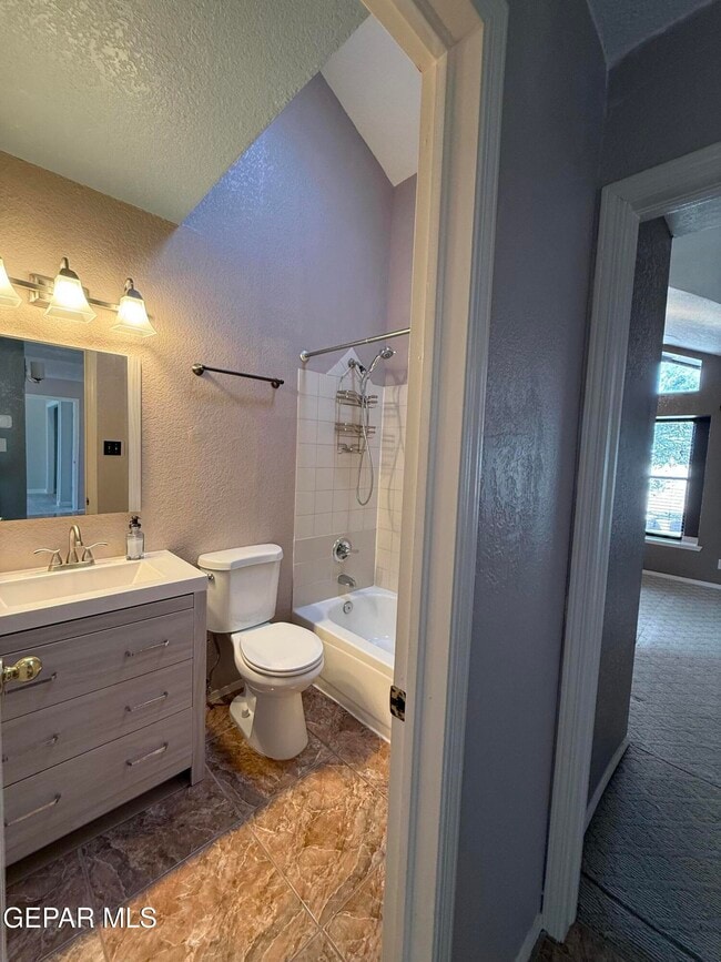 Building Photo - 15327 Woodhill Ct