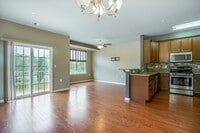 Building Photo - 512 Waterview Ct