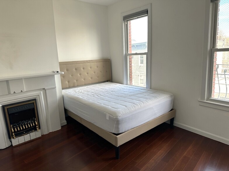 Building Photo - 395 2nd St