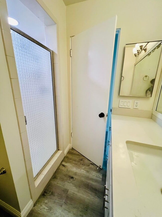 Building Photo - 5700 Ravenspur Dr