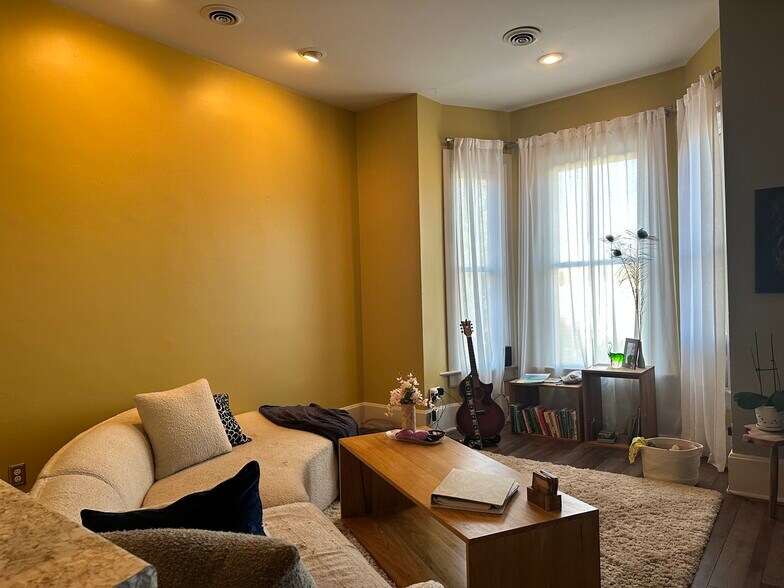 living room view - 1633 Main St