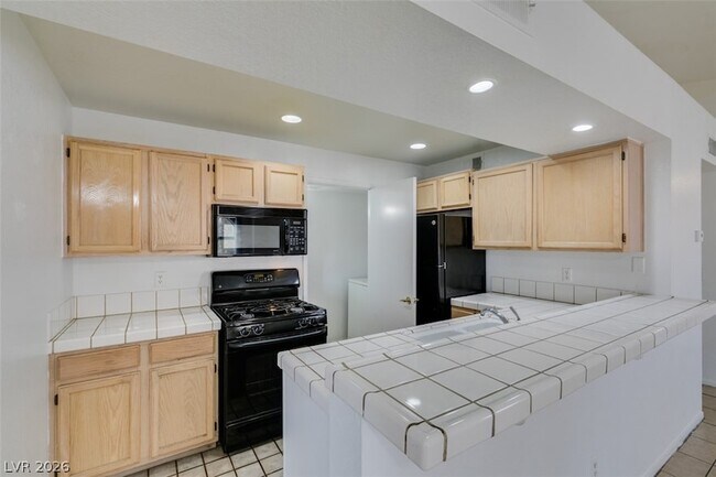 Building Photo - 7570 W Flamingo Rd