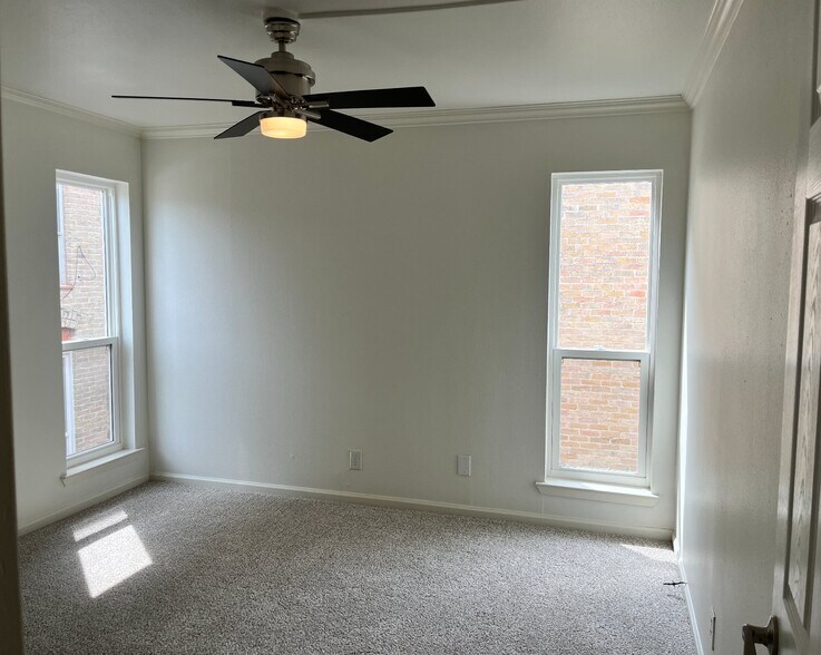 Building Photo - 3431 N Hills Dr