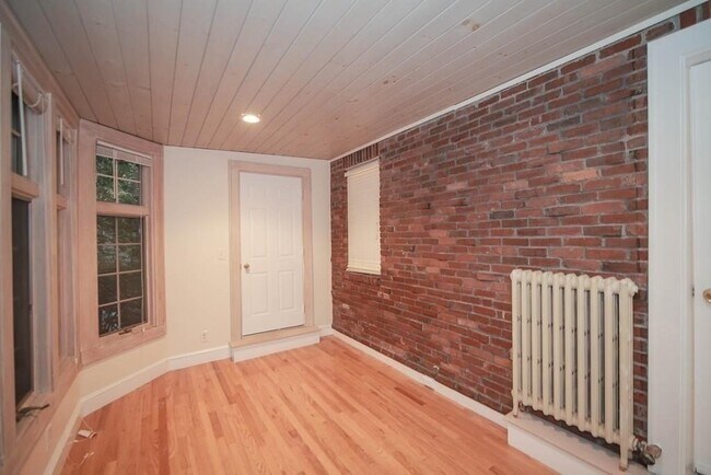 Building Photo - 35 Greycliff Rd