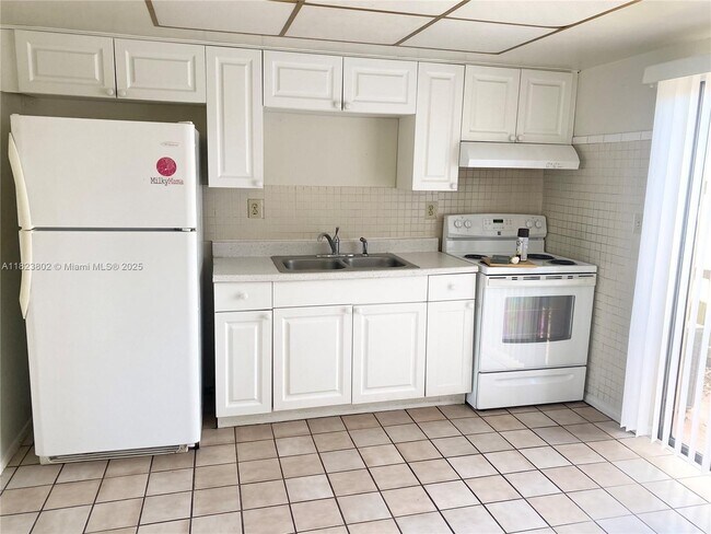 Building Photo - 6154 SW 38th St