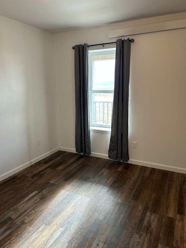 Building Photo - 11 Mullin St