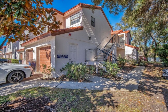 Building Photo - Spacious 3 Bedroom 2 Bath Condo in Gated Community of La Vita