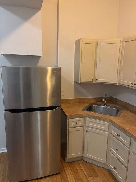 Building Photo - 1918 W Diamond St