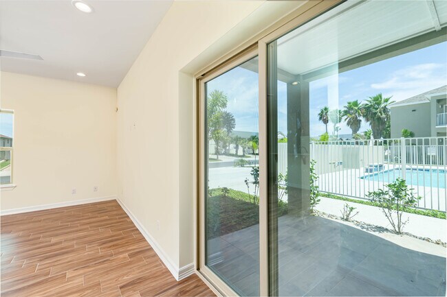 Building Photo - Costa Alegre