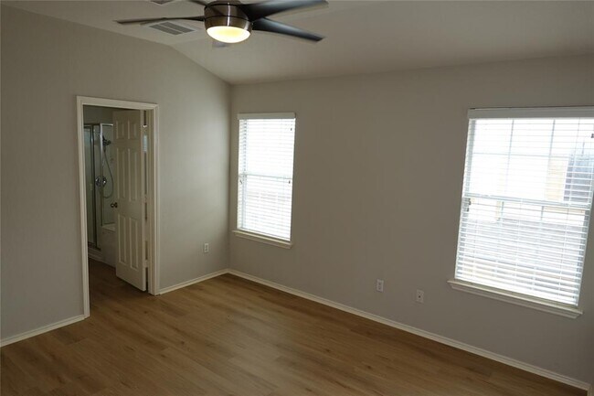 Building Photo - 16100 S Great Oaks Dr