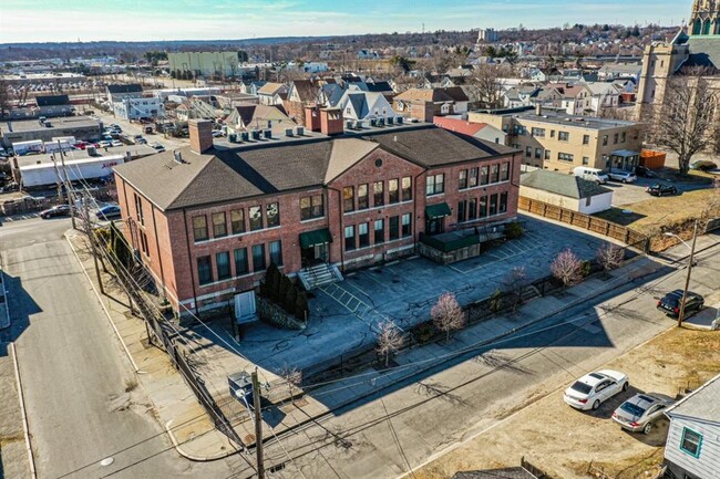 Building Photo - 775 Potters Ave