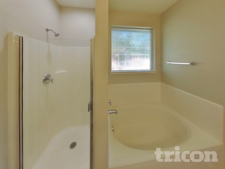 Building Photo - 207 Moonlight Dr