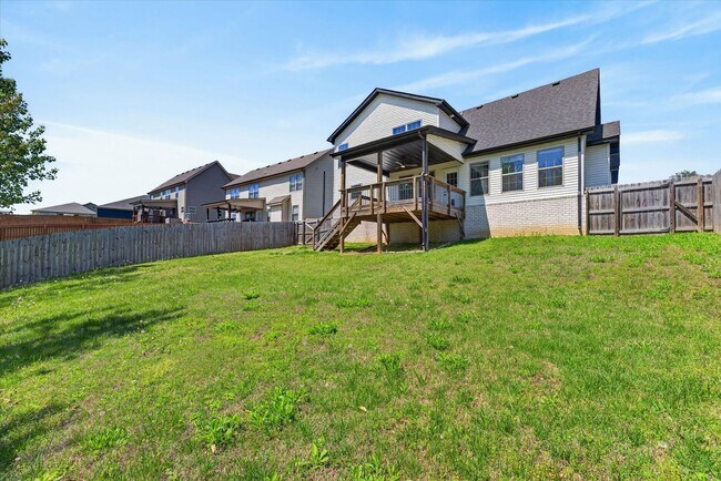 Building Photo - Pet Friendly Three Bedroom!