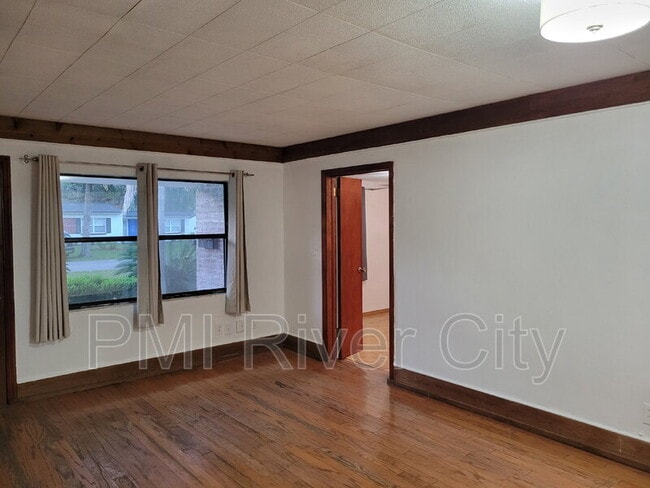 Building Photo - 2916 Rainbow Rd
