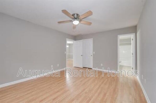 Building Photo - 102 Kelly Dr