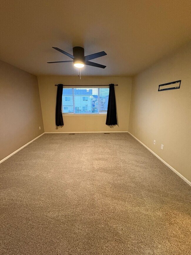 Building Photo - Lovely 3 bedroom/3 car tandem garage home in Lorson Ranch