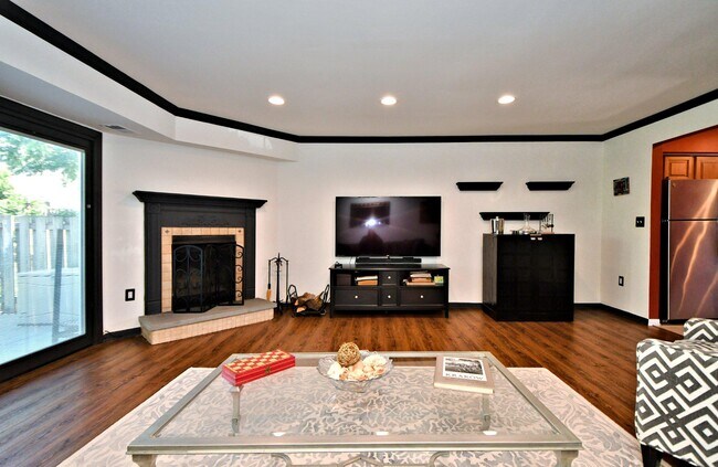Building Photo - 615 Piedmont Ct