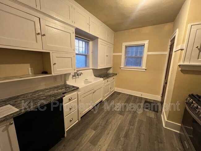 Building Photo - 2222 E 12th St