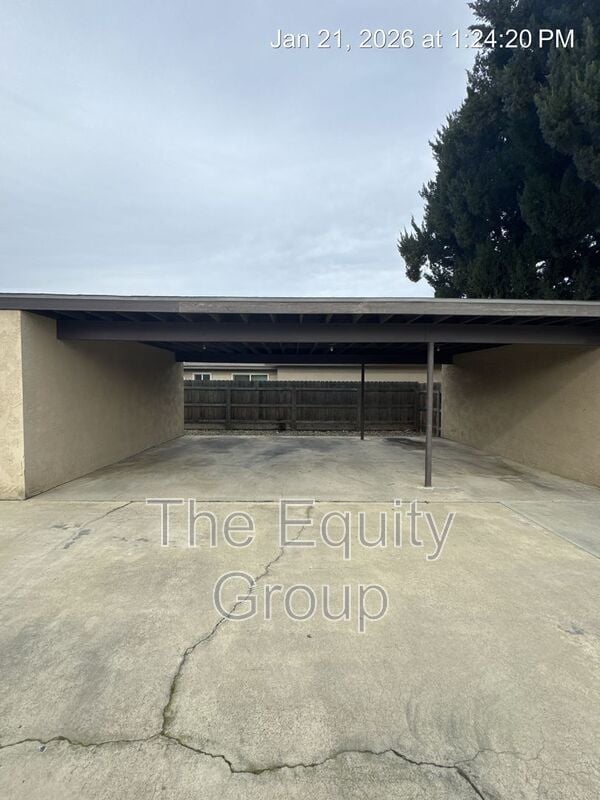 Building Photo - 2025 S Tracy Ct