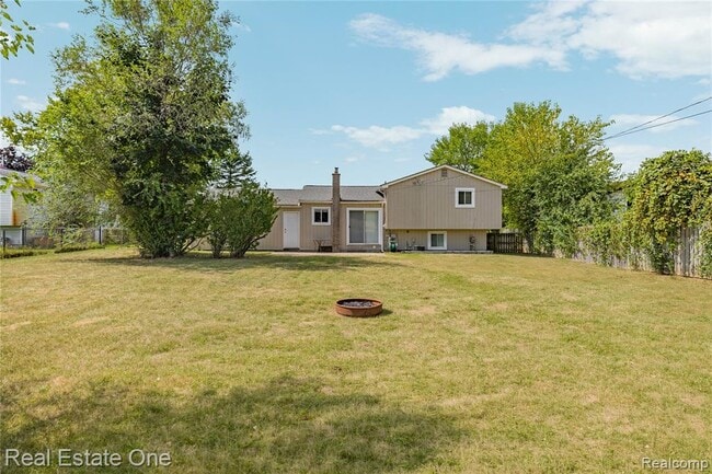 Building Photo - 348 Decca Dr