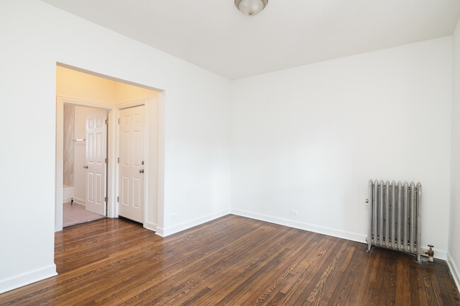 Building Photo - 6571 N Lakewood Ave