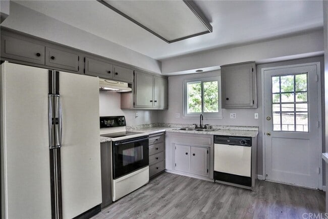 Building Photo - 16862 Coach Ln