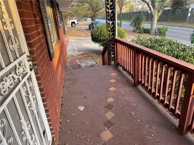 Building Photo - 556 Lamar Dr