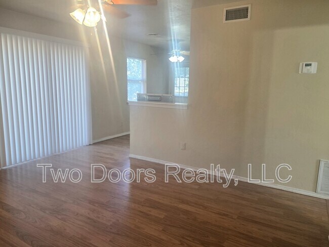 Building Photo - 405 Armstrong St