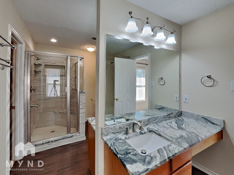 Building Photo - 316 Willow Oak Dr
