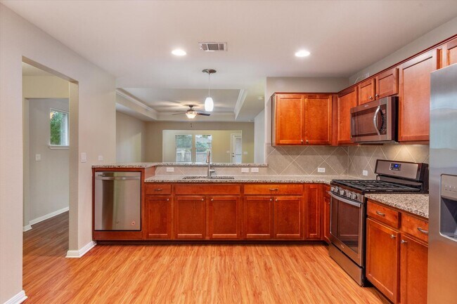 Building Photo - 510 Holiday Creek Ln