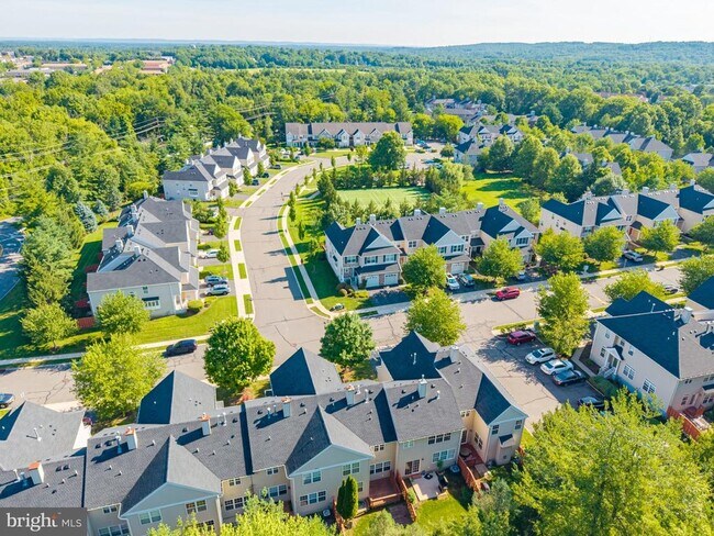 Building Photo - 12 Scarlet Oak Dr