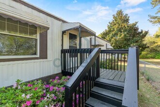 Building Photo - Close to Everything-Lexington! Beautifully Renovated 3-bedroom, 2-bath home in the highly sought-...